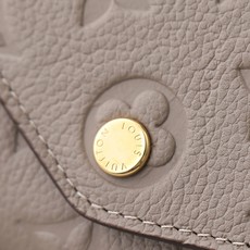 【顶级品质】 M82256 杏色 长款 沙拉钱包 标志性的Monogram图案的压花加工非常漂亮,使用了Monogram 【顶级品质】 M82256 杏色 长款 沙拉钱包 标志性的Monogram图案的压花加工非常漂亮,使用了Monogram