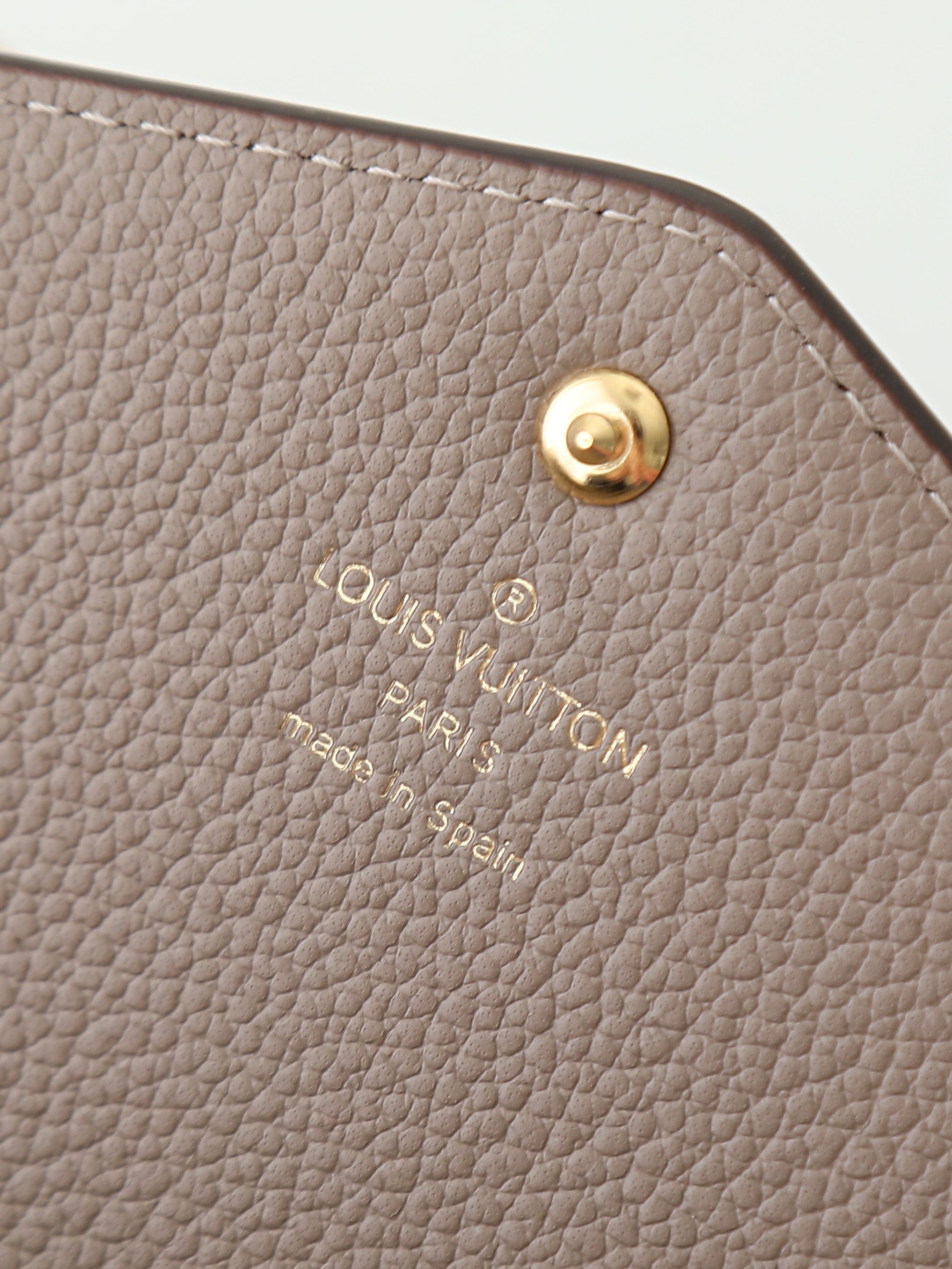【顶级品质】 M81049 杏色 這款拉鏈錢包以雙色Monogram Empreinte皮革製造,Monogram圖案 【顶级品质】 M81049 杏色 這款拉鏈錢包以雙色Monogram Empreinte皮革製造,Monogram圖案