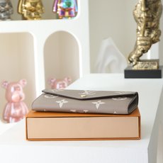【顶级品质】 M81049 杏色 這款拉鏈錢包以雙色Monogram Empreinte皮革製造,Monogram圖案 【顶级品质】 M81049 杏色 這款拉鏈錢包以雙色Monogram Empreinte皮革製造,Monogram圖案