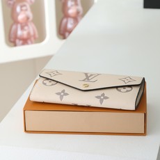 【顶级品质】 M81049 米白 這款拉鏈錢包以雙色Monogram Empreinte皮革製造,Monogram圖案 【顶级品质】 M81049 米白 這款拉鏈錢包以雙色Monogram Empreinte皮革製造,Monogram圖案