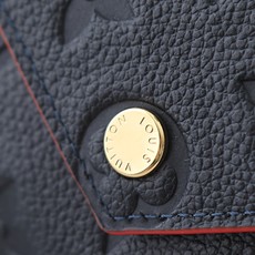【顶级品质】 M64577 宝蓝 此款由Monogram Empreinte皮革制成、柔软而小巧的Victorine钱夹 【顶级品质】 M64577 宝蓝 此款由Monogram Empreinte皮革制成、柔软而小巧的Victorine钱夹