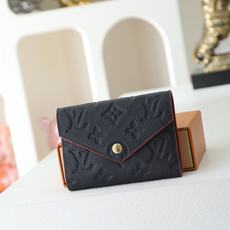 【顶级品质】 M64577 宝蓝 此款由Monogram Empreinte皮革制成、柔软而小巧的Victorine钱夹 【顶级品质】 M64577 宝蓝 此款由Monogram Empreinte皮革制成、柔软而小巧的Victorine钱夹