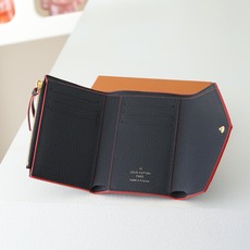 【顶级品质】 M64577 宝蓝 此款由Monogram Empreinte皮革制成、柔软而小巧的Victorine钱夹 【顶级品质】 M64577 宝蓝 此款由Monogram Empreinte皮革制成、柔软而小巧的Victorine钱夹