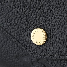 【顶级品质】 M61182 黑压 这款信封式Sarah钱夹外部采用精心压纹的Monogram Empreinte皮革,内 【顶级品质】 M61182 黑压 这款信封式Sarah钱夹外部采用精心压纹的Monogram Empreinte皮革,内