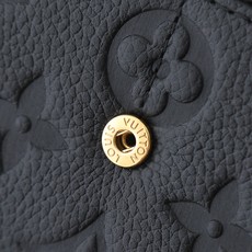 【顶级品质】 M82257 黑压 长款 沙拉钱包 标志性的Monogram图案的压花加工非常漂亮,使用了Monogram 【顶级品质】 M82257 黑压 长款 沙拉钱包 标志性的Monogram图案的压花加工非常漂亮,使用了Monogram