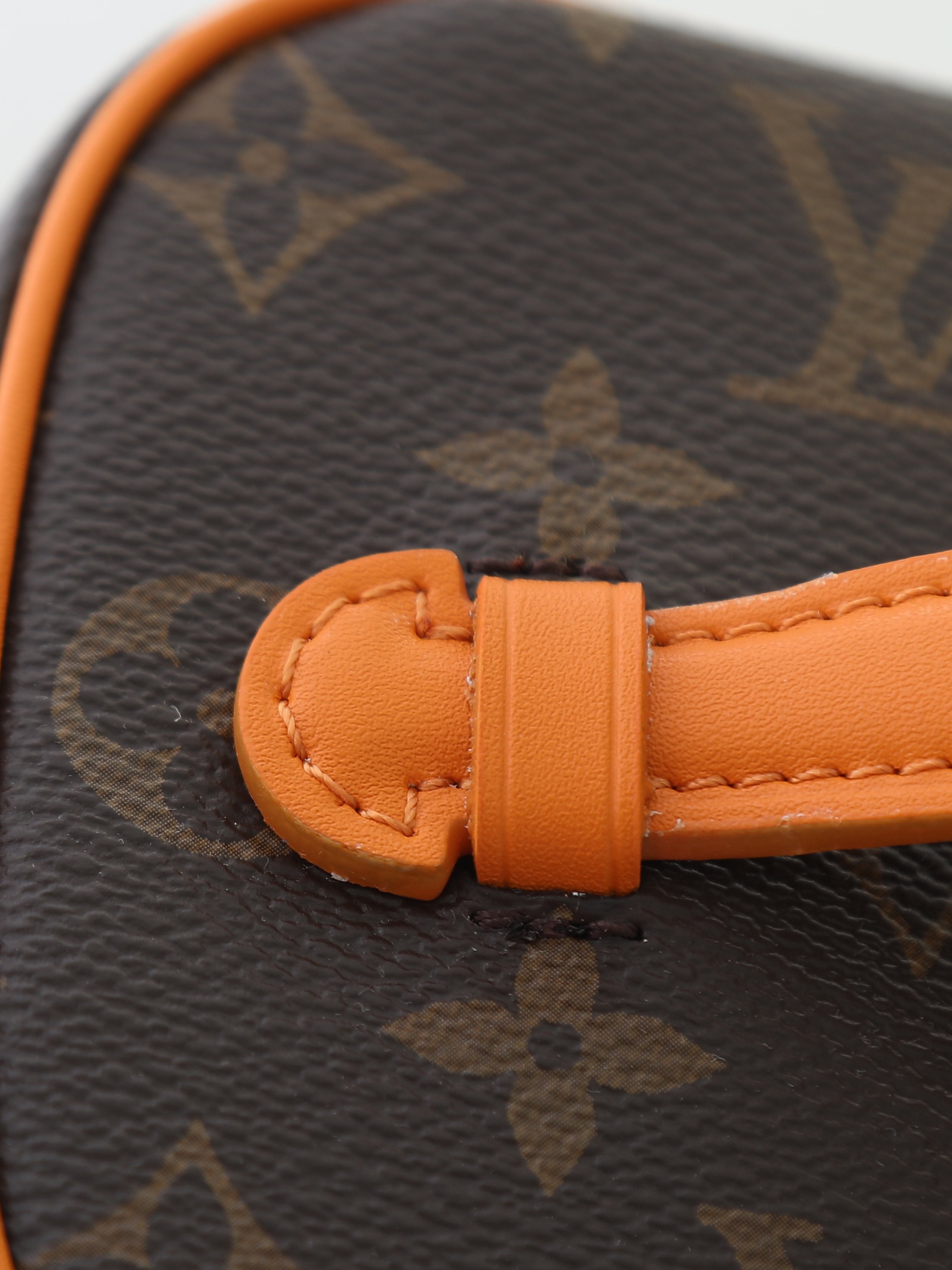 【顶级品质】 M12654 黄色 本款 Nice 迷你化妆包选用 Monogram Macassar 涂层帆布塑造精巧构 【顶级品质】 M12654 黄色 本款 Nice 迷你化妆包选用 Monogram Macassar 涂层帆布塑造精巧构