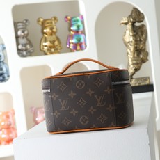 【顶级品质】 M12654 黄色 本款 Nice 迷你化妆包选用 Monogram Macassar 涂层帆布塑造精巧构 【顶级品质】 M12654 黄色 本款 Nice 迷你化妆包选用 Monogram Macassar 涂层帆布塑造精巧构
