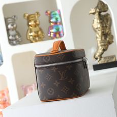 【顶级品质】 M12654 黄色 本款 Nice 迷你化妆包选用 Monogram Macassar 涂层帆布塑造精巧构 【顶级品质】 M12654 黄色 本款 Nice 迷你化妆包选用 Monogram Macassar 涂层帆布塑造精巧构