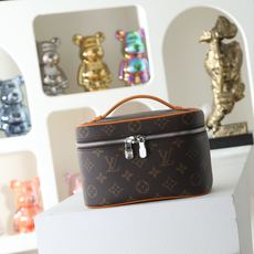 【顶级品质】 M12654 黄色 本款 Nice 迷你化妆包选用 Monogram Macassar 涂层帆布塑造精巧构 【顶级品质】 M12654 黄色 本款 Nice 迷你化妆包选用 Monogram Macassar 涂层帆布塑造精巧构