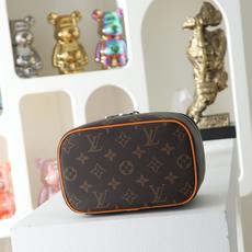 【顶级品质】 M12654 黄色 本款 Nice 迷你化妆包选用 Monogram Macassar 涂层帆布塑造精巧构 【顶级品质】 M12654 黄色 本款 Nice 迷你化妆包选用 Monogram Macassar 涂层帆布塑造精巧构