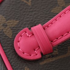 【顶级品质】 M14832 玫红小 本款 Nice Nano 化妆包以 Monogram 涂层帆布塑造紧凑构型,可轻松容 【顶级品质】 M14832 玫红小 本款 Nice Nano 化妆包以 Monogram 涂层帆布塑造紧凑构型,可轻松容