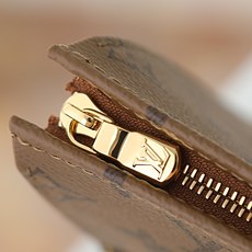 【顶级品质】 M11254 公仔 一套3种不同尺寸的化妆包的收藏品“三重奏·波什·托瓦雷”。用Monogram Reve 【顶级品质】 M11254 公仔 一套3种不同尺寸的化妆包的收藏品“三重奏·波什·托瓦雷”。用Monogram Reve