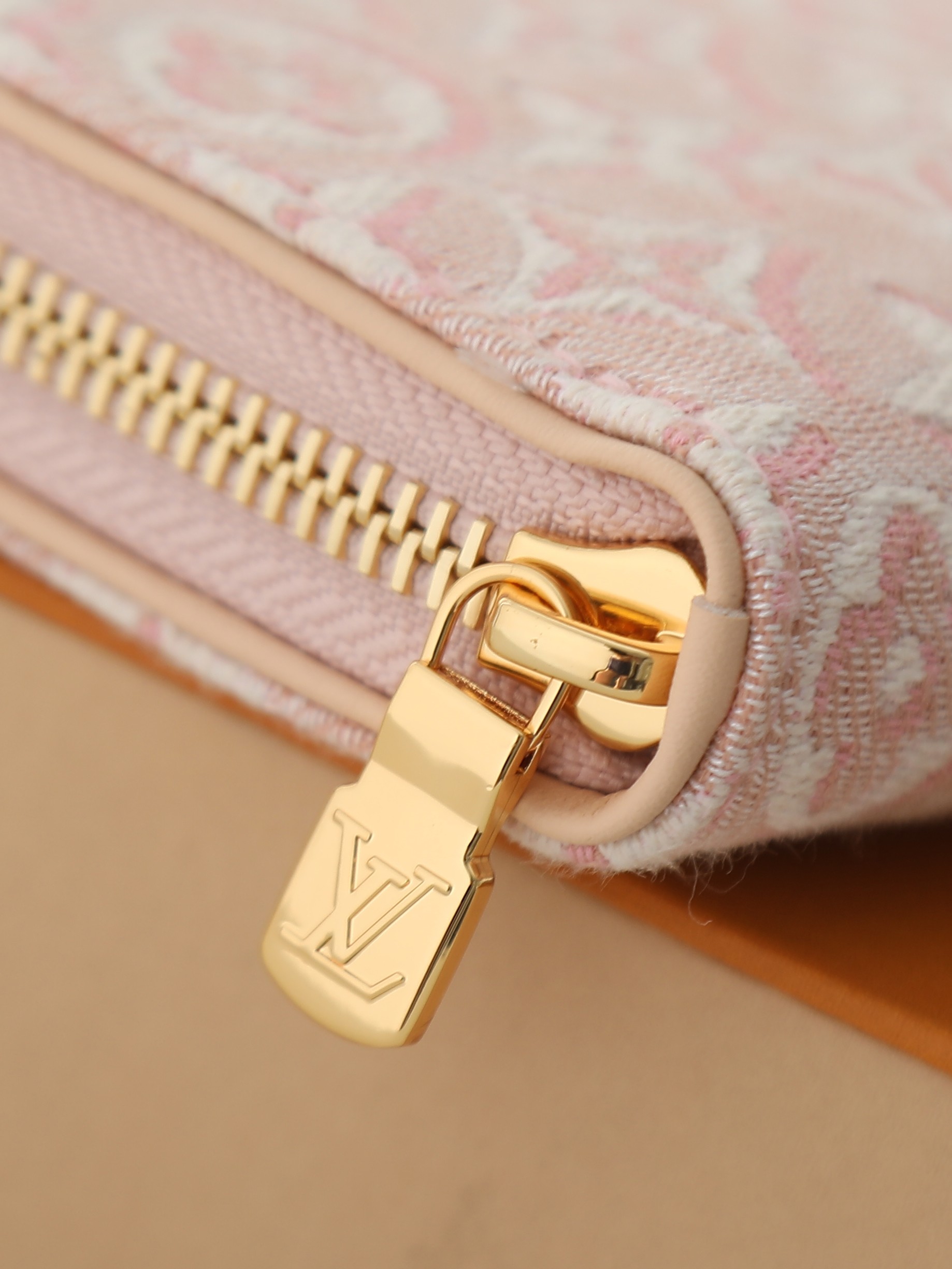 【顶级品质】 M29575 粉色 提粉色!LOUIS VUITTON Zippy 经典老花满印 提花面料 钱包 此款风格 【顶级品质】 M29575 粉色 提粉色!LOUIS VUITTON Zippy 经典老花满印 提花面料 钱包 此款风格