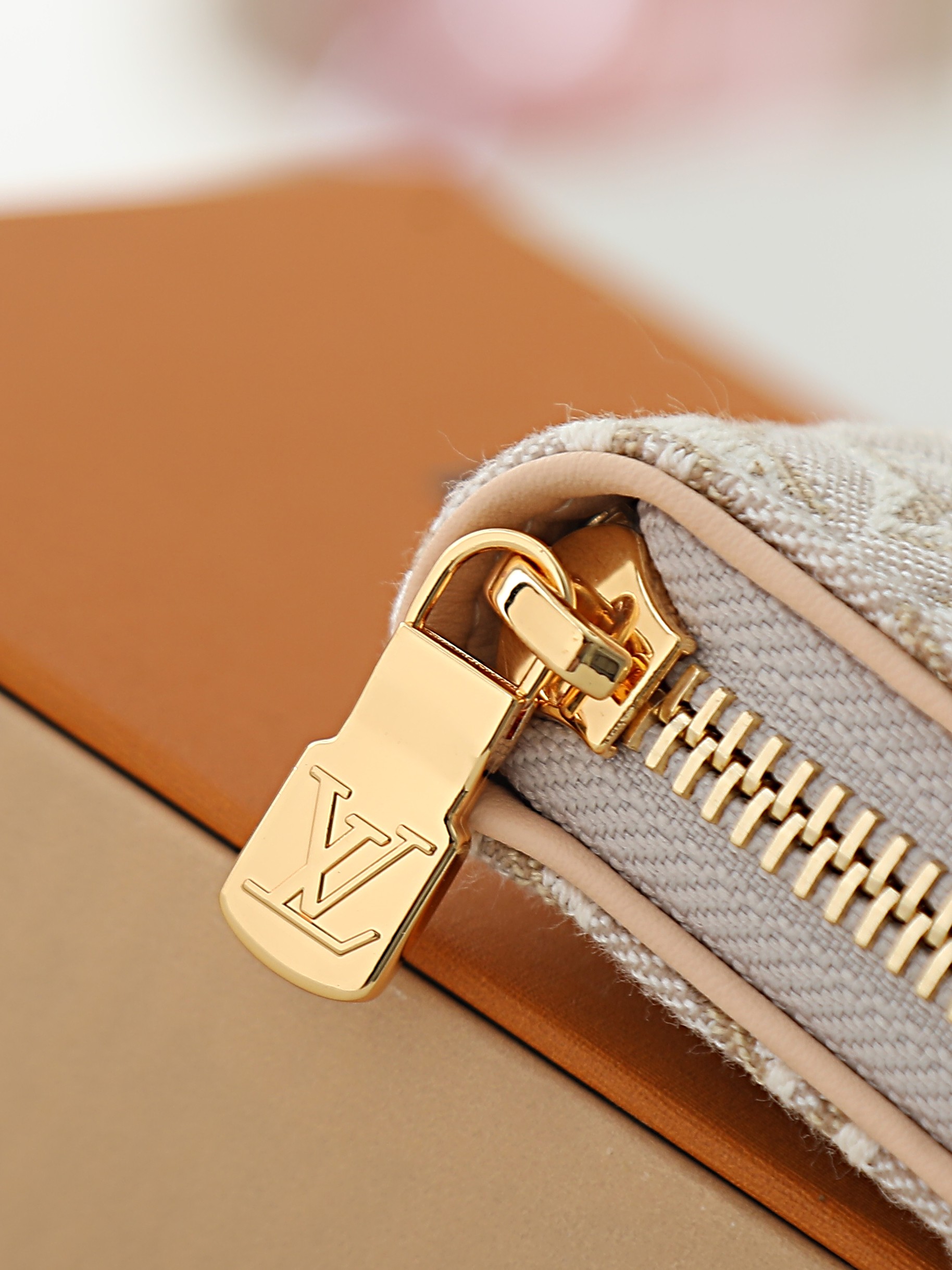 【顶级品质】 M29575 灰色 提米灰色!LOUIS VUITTON Zippy 经典老花满印 提花面料 钱包 此款风 【顶级品质】 M29575 灰色 提米灰色!LOUIS VUITTON Zippy 经典老花满印 提花面料 钱包 此款风