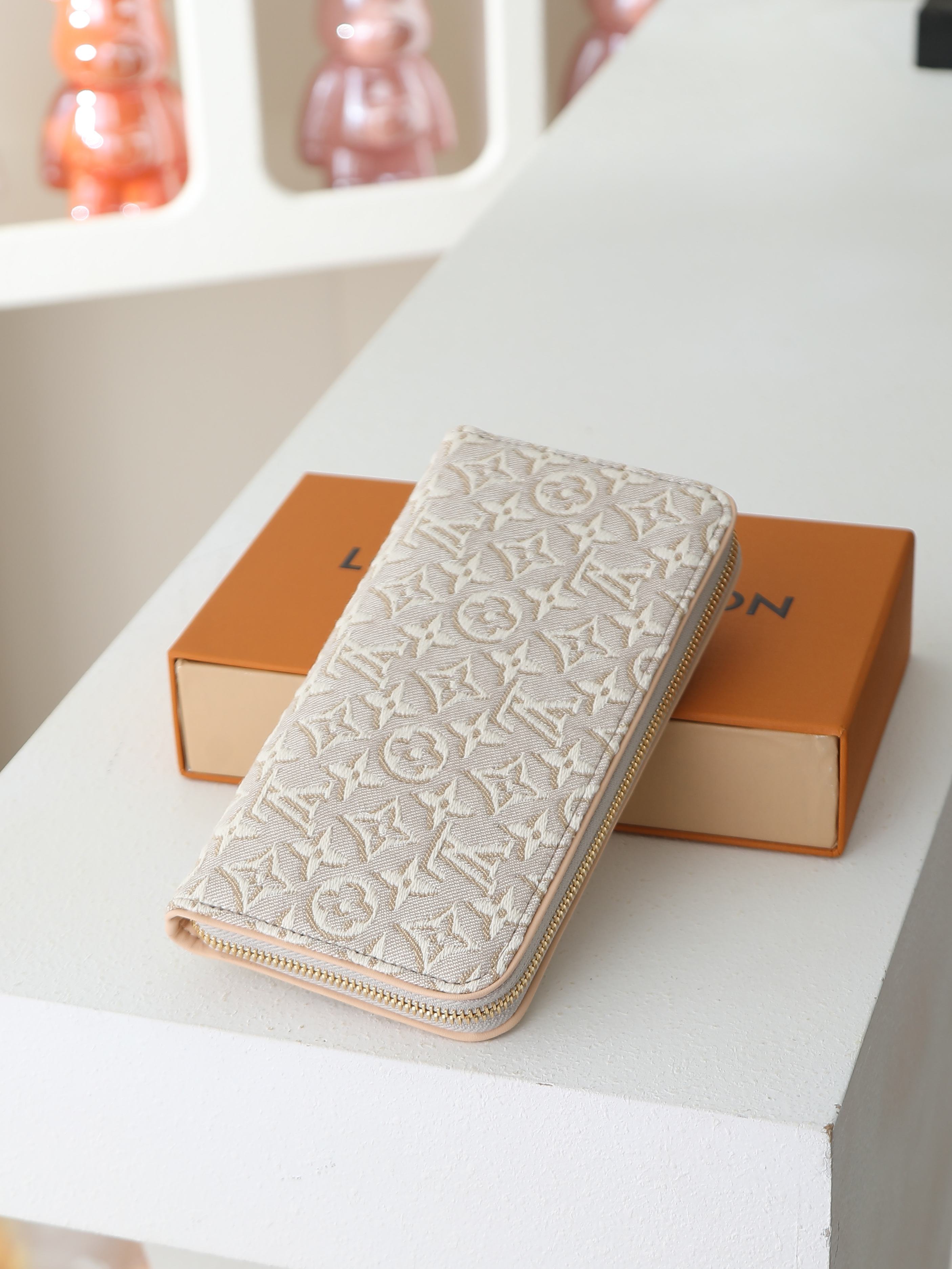 【顶级品质】 M29575 灰色 提米灰色!LOUIS VUITTON Zippy 经典老花满印 提花面料 钱包 此款风 【顶级品质】 M29575 灰色 提米灰色!LOUIS VUITTON Zippy 经典老花满印 提花面料 钱包 此款风