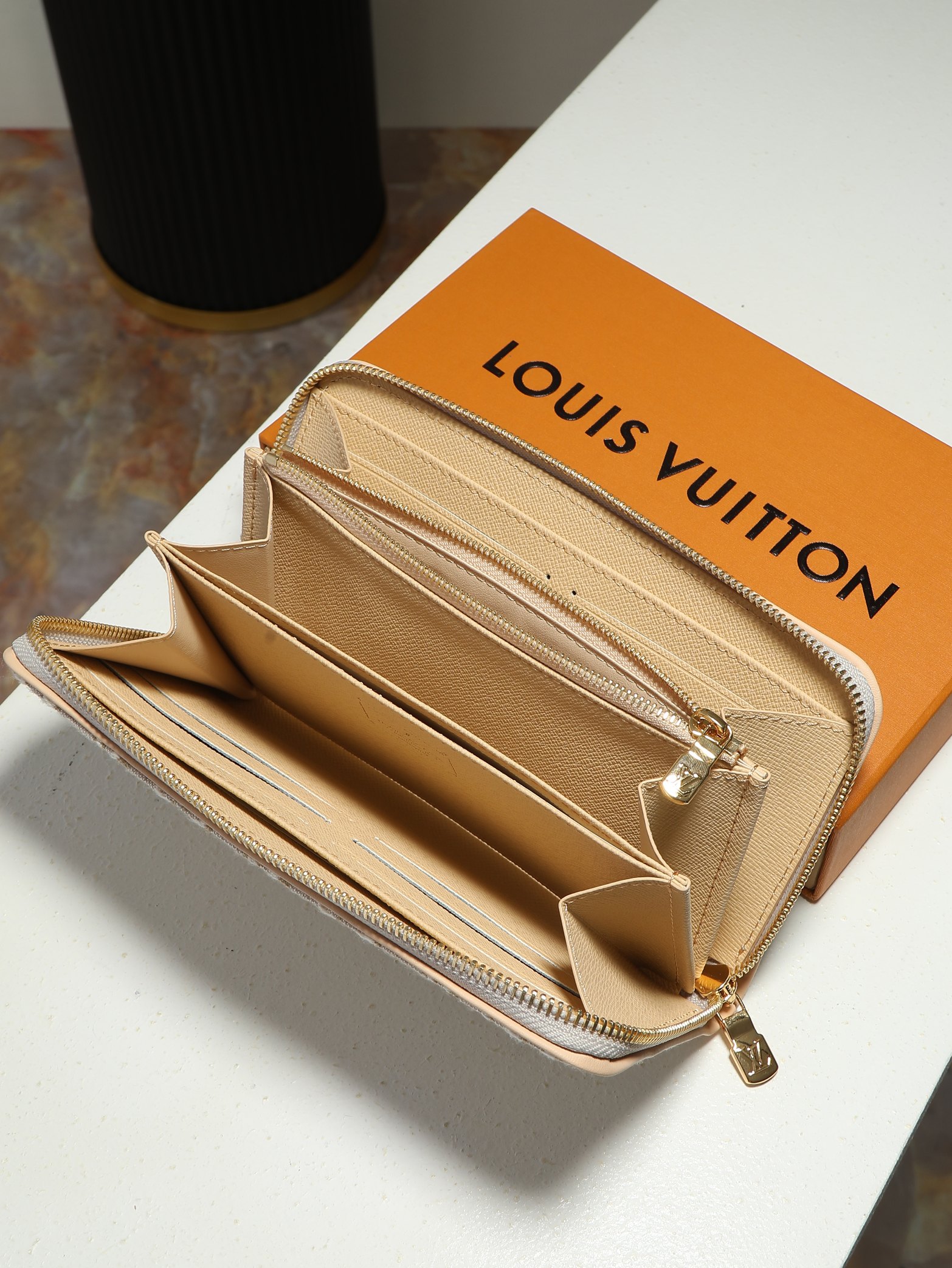 【顶级品质】 M29575 灰色 提米灰色!LOUIS VUITTON Zippy 经典老花满印 提花面料 钱包 此款风 【顶级品质】 M29575 灰色 提米灰色!LOUIS VUITTON Zippy 经典老花满印 提花面料 钱包 此款风
