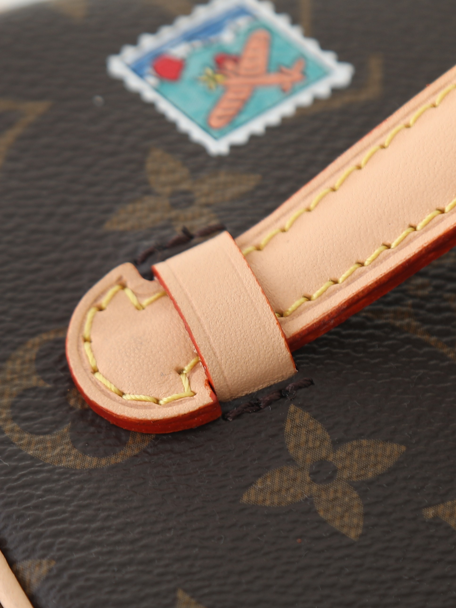 【顶级品质】 M26647 丝印 本款 Nice 迷你化妆包以 Monogram 帆布勾勒圆润的箱型轮廓,皮革手柄与双拉 【顶级品质】 M26647 丝印 本款 Nice 迷你化妆包以 Monogram 帆布勾勒圆润的箱型轮廓,皮革手柄与双拉