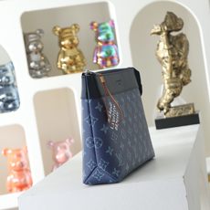 【顶级品质】 M26829 宝蓝 pochette voyage souple 手拿包 pochette voyage 【顶级品质】 M26829 宝蓝 pochette voyage souple 手拿包 pochette voyage