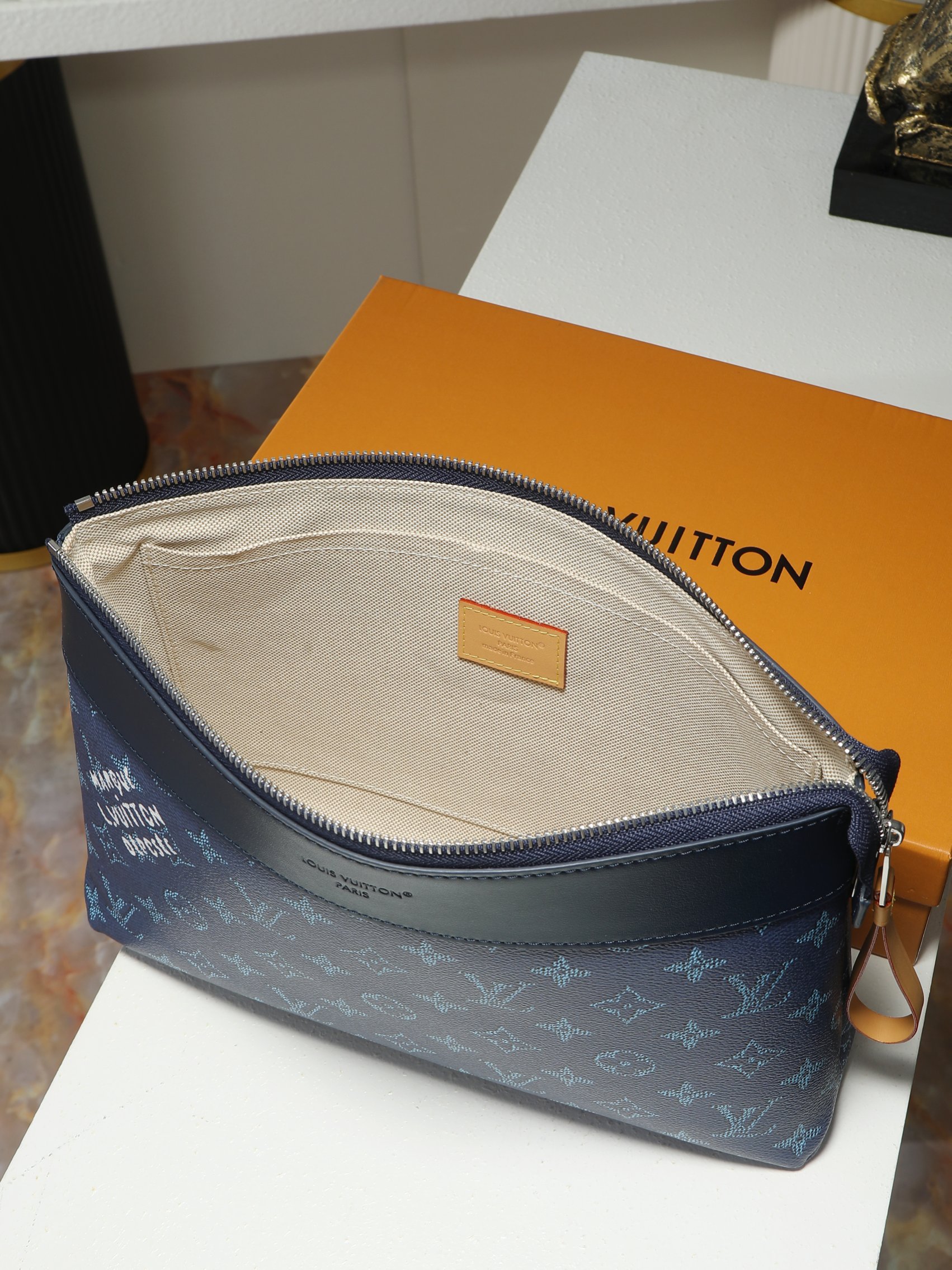 【顶级品质】 M26829 宝蓝 pochette voyage souple 手拿包 pochette voyage 【顶级品质】 M26829 宝蓝 pochette voyage souple 手拿包 pochette voyage