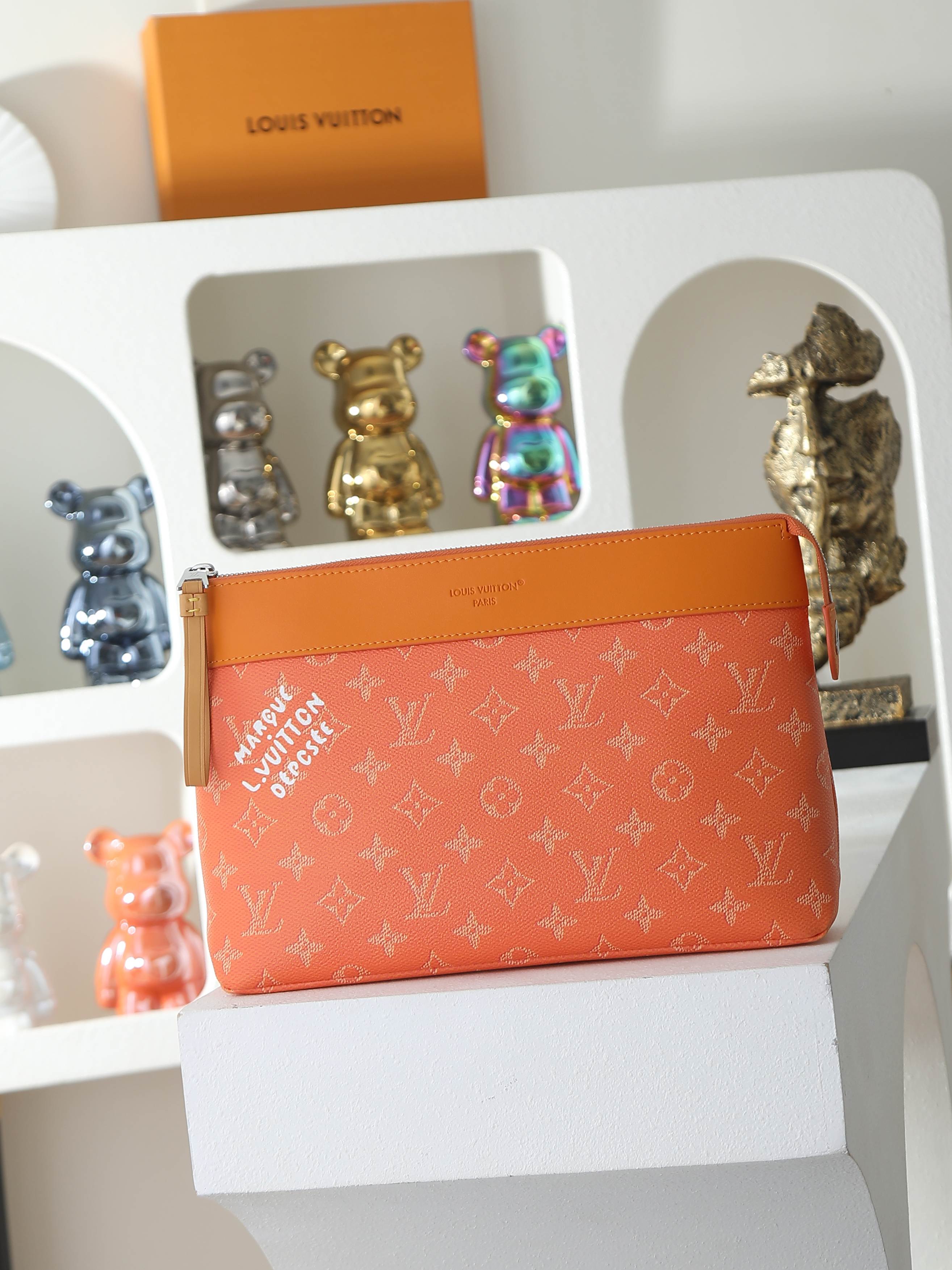 【顶级品质】 M26828 橙色 pochette voyage souple 手拿包 pochette voyage 【顶级品质】 M26828 橙色 pochette voyage souple 手拿包 pochette voyage