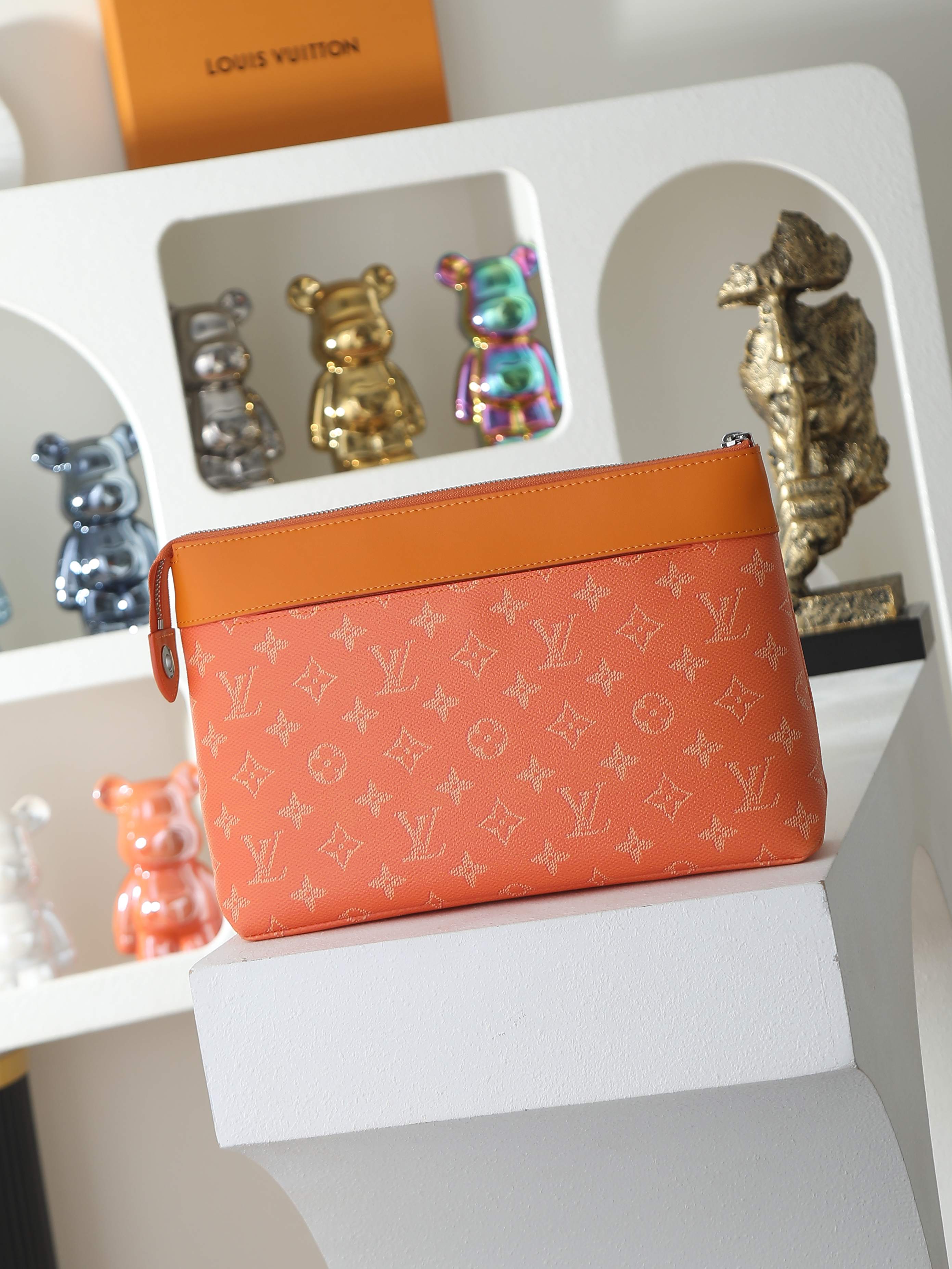 【顶级品质】 M26828 橙色 pochette voyage souple 手拿包 pochette voyage 【顶级品质】 M26828 橙色 pochette voyage souple 手拿包 pochette voyage