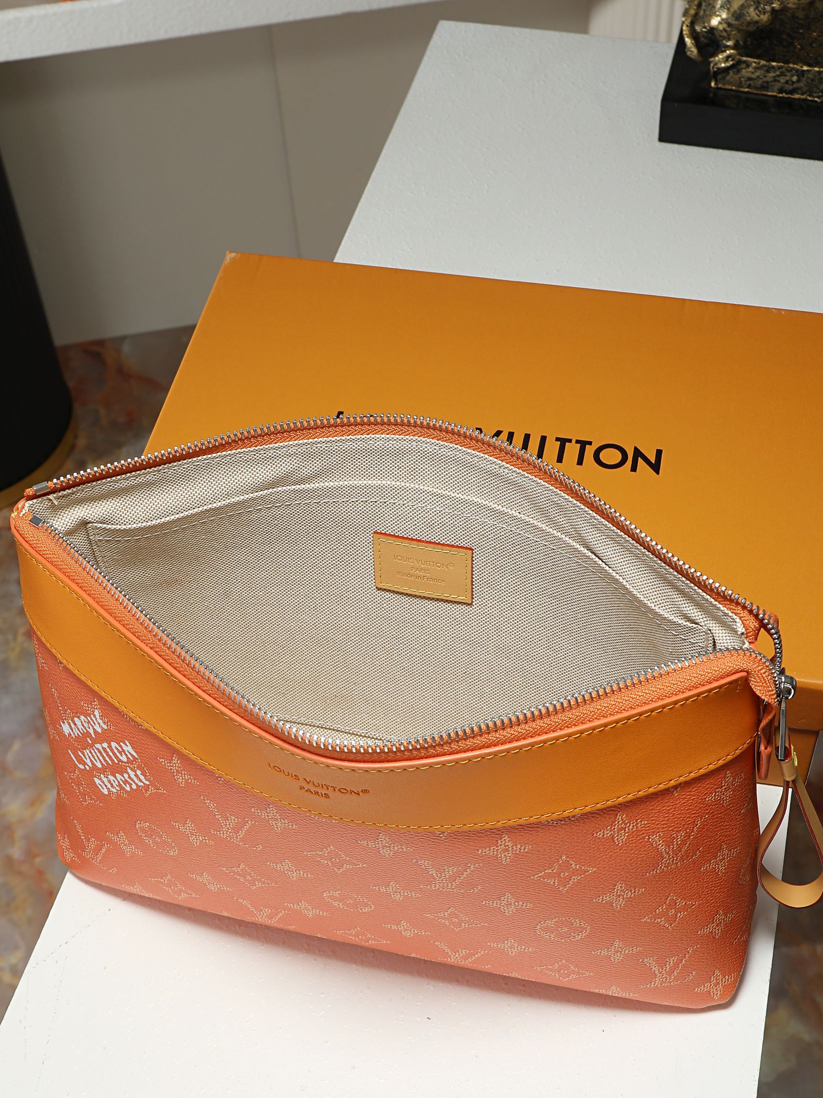 【顶级品质】 M26828 橙色 pochette voyage souple 手拿包 pochette voyage 【顶级品质】 M26828 橙色 pochette voyage souple 手拿包 pochette voyage