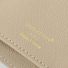 【顶级品质】 M29257 西装包 本款 Brazza 钱夹取材 Monogram Surplus 帆布,以织物肌理和不 【顶级品质】 M29257 西装包 本款 Brazza 钱夹取材 Monogram Surplus 帆布,以织物肌理和不