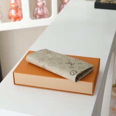 【顶级品质】 M29257 西装包 本款 Brazza 钱夹取材 Monogram Surplus 帆布,以织物肌理和不 【顶级品质】 M29257 西装包 本款 Brazza 钱夹取材 Monogram Surplus 帆布,以织物肌理和不