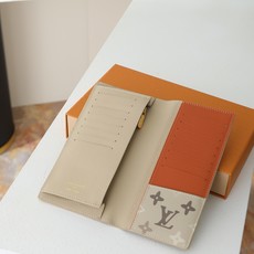 【顶级品质】 M29257 西装包 本款 Brazza 钱夹取材 Monogram Surplus 帆布,以织物肌理和不 【顶级品质】 M29257 西装包 本款 Brazza 钱夹取材 Monogram Surplus 帆布,以织物肌理和不