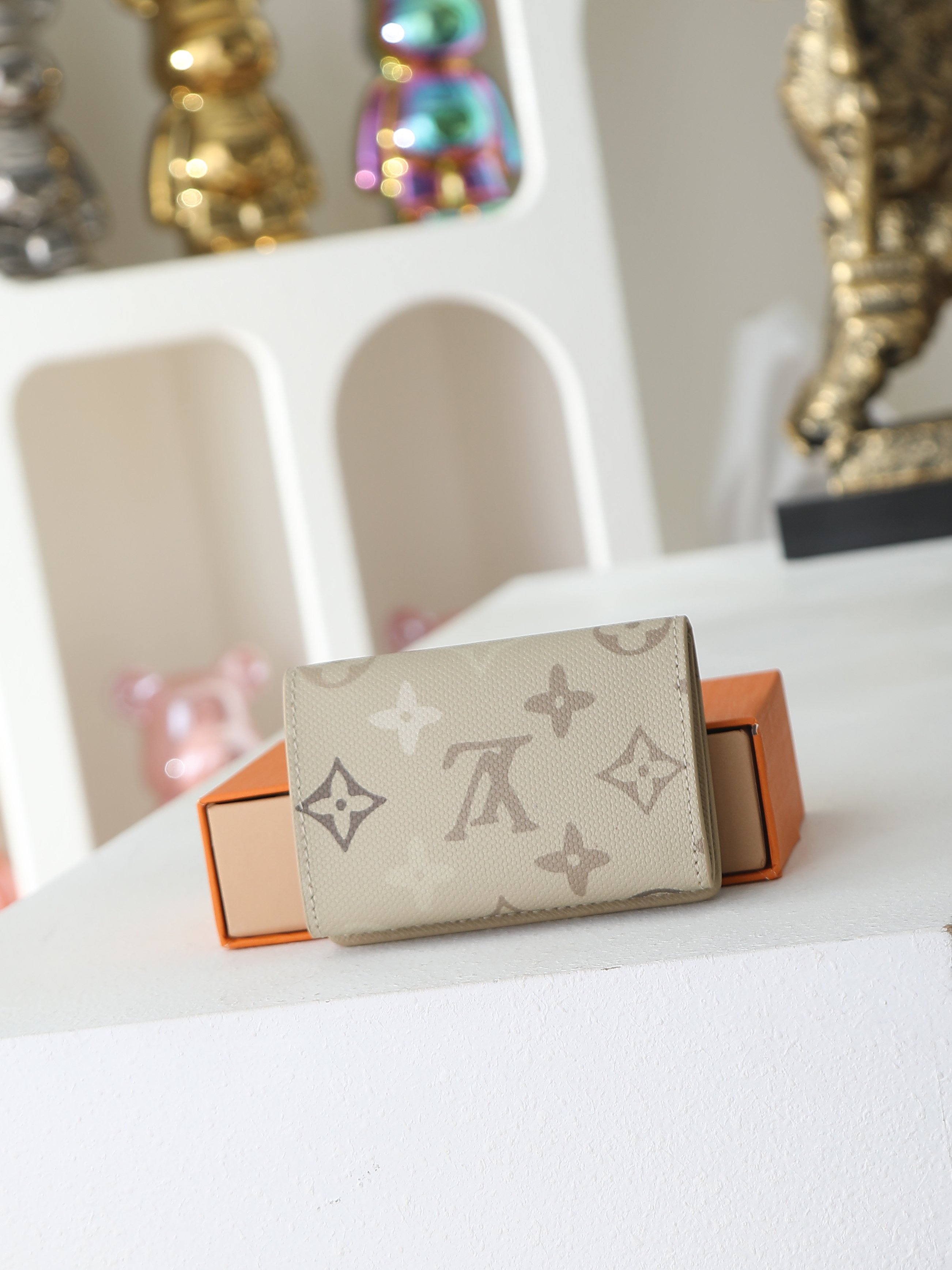 【顶级品质】 M27053 卡包 這款Enveloppe Carte de Visite採用Monogram Surpl 【顶级品质】 M27053 卡包 這款Enveloppe Carte de Visite採用Monogram Surpl