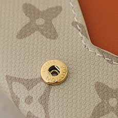 【顶级品质】 M27053 卡包 這款Enveloppe Carte de Visite採用Monogram Surpl 【顶级品质】 M27053 卡包 這款Enveloppe Carte de Visite採用Monogram Surpl