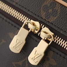 【顶级品质】 M44495 亮金 配163c芯片 Nice 迷你化妆包以柔软的 Monogram 帆布造就精巧身形,搭配 【顶级品质】 M44495 亮金 配163c芯片 Nice 迷你化妆包以柔软的 Monogram 帆布造就精巧身形,搭配