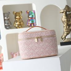 【顶级品质】 M29667 粉色 NICE 迷你化妆!本款 Nice 迷你化妆包取材 Monogram Emblème 【顶级品质】 M29667 粉色 NICE 迷你化妆!本款 Nice 迷你化妆包取材 Monogram Emblème