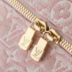 【顶级品质】 M29667 粉色 NICE 迷你化妆!本款 Nice 迷你化妆包取材 Monogram Emblème 【顶级品质】 M29667 粉色 NICE 迷你化妆!本款 Nice 迷你化妆包取材 Monogram Emblème