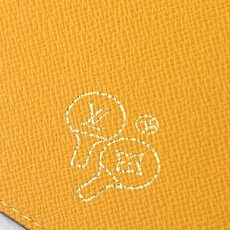 【顶级品质】 M29285 冲孔黄 护照套、本款护照套Monogram Grid 涂层帆布,以细腻穿孔掩映缤纷内衬,其间 【顶级品质】 M29285 冲孔黄 护照套、本款护照套Monogram Grid 涂层帆布,以细腻穿孔掩映缤纷内衬,其间