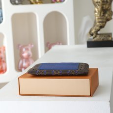 【顶级品质】 M29002 冲孔蓝 用Monogram Perfor Canvas材质重新诠释的卡片&钥匙包“Poche 【顶级品质】 M29002 冲孔蓝 用Monogram Perfor Canvas材质重新诠释的卡片&钥匙包“Poche