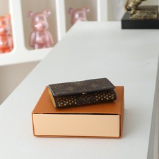 【顶级品质】 M29293 冲孔黄 ENVELOPPE CARTE DE VISITE 卡夹、本款 Envelope 卡 【顶级品质】 M29293 冲孔黄 ENVELOPPE CARTE DE VISITE 卡夹、本款 Envelope 卡