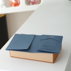 【顶级品质】 M28616 护照 本款护照套选用 Damoflage 涂层帆布,展现同一色彩延展出的不同深浅层次在棋盘格 【顶级品质】 M28616 护照 本款护照套选用 Damoflage 涂层帆布,展现同一色彩延展出的不同深浅层次在棋盘格