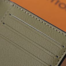 【顶级品质】 M28642 卡包 口袋钱夹、本款口袋钱夹结合 Monogram Eclipse 帆布和考究牛皮革,以多重 【顶级品质】 M28642 卡包 口袋钱夹、本款口袋钱夹结合 Monogram Eclipse 帆布和考究牛皮革,以多重