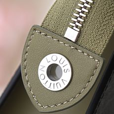 【顶级品质】 M28841 手包 POCHETTE VOYAGE 手拿包!本款 Pochette Voyage 手拿包汲 【顶级品质】 M28841 手包 POCHETTE VOYAGE 手拿包!本款 Pochette Voyage 手拿包汲