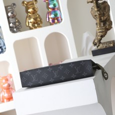 【顶级品质】 M28841 手包 POCHETTE VOYAGE 手拿包!本款 Pochette Voyage 手拿包汲 【顶级品质】 M28841 手包 POCHETTE VOYAGE 手拿包!本款 Pochette Voyage 手拿包汲
