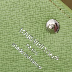 【顶级品质】 M2a351 钥匙包 本款钥匙包 LV Sport 钥匙扣加入小型皮具系列中的运动胶囊系列。活力色彩灵 【顶级品质】 M2a351 钥匙包 本款钥匙包 LV Sport 钥匙扣加入小型皮具系列中的运动胶囊系列。活力色彩灵