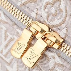 【顶级品质】 M29667 灰色 NICE 迷你化妆!本款 Nice 迷你化妆包取材 Monogram Emblème 【顶级品质】 M29667 灰色 NICE 迷你化妆!本款 Nice 迷你化妆包取材 Monogram Emblème