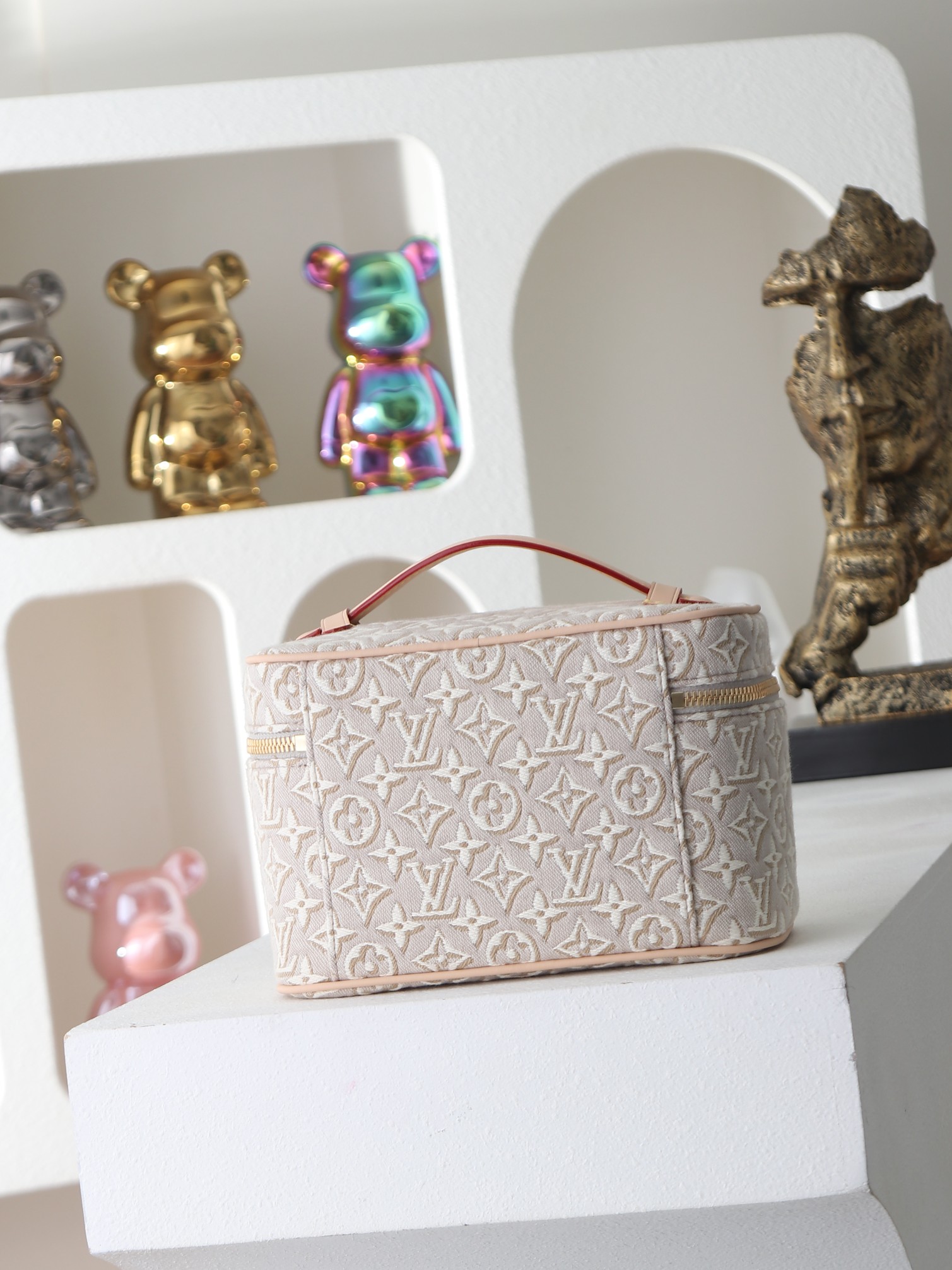 【顶级品质】 M29667 灰色 NICE 迷你化妆!本款 Nice 迷你化妆包取材 Monogram Emblème 【顶级品质】 M29667 灰色 NICE 迷你化妆!本款 Nice 迷你化妆包取材 Monogram Emblème