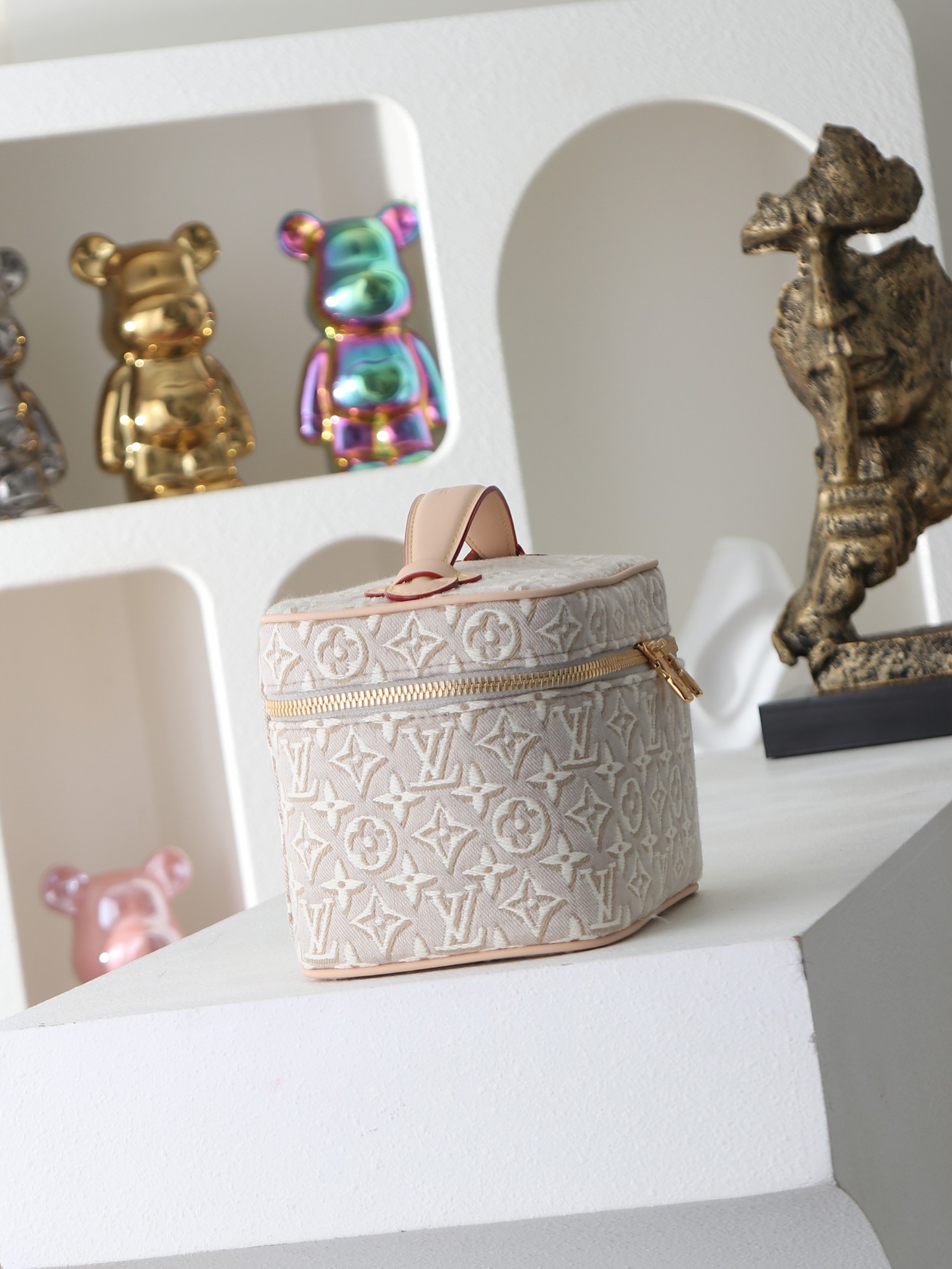 【顶级品质】 M29667 灰色 NICE 迷你化妆!本款 Nice 迷你化妆包取材 Monogram Emblème 【顶级品质】 M29667 灰色 NICE 迷你化妆!本款 Nice 迷你化妆包取材 Monogram Emblème