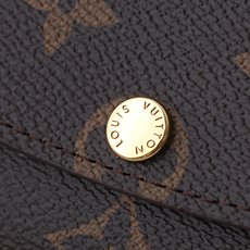 【顶级品质】 M61289 老花粉 金扣 功能实用且设计华美的 Emilie 钱夹采用柔软的 Monogram 帆布制成 【顶级品质】 M61289 老花粉 金扣 功能实用且设计华美的 Emilie 钱夹采用柔软的 Monogram 帆布制成