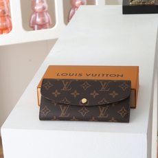 【顶级品质】 M61289 老花粉 金扣 功能实用且设计华美的 Emilie 钱夹采用柔软的 Monogram 帆布制成 【顶级品质】 M61289 老花粉 金扣 功能实用且设计华美的 Emilie 钱夹采用柔软的 Monogram 帆布制成