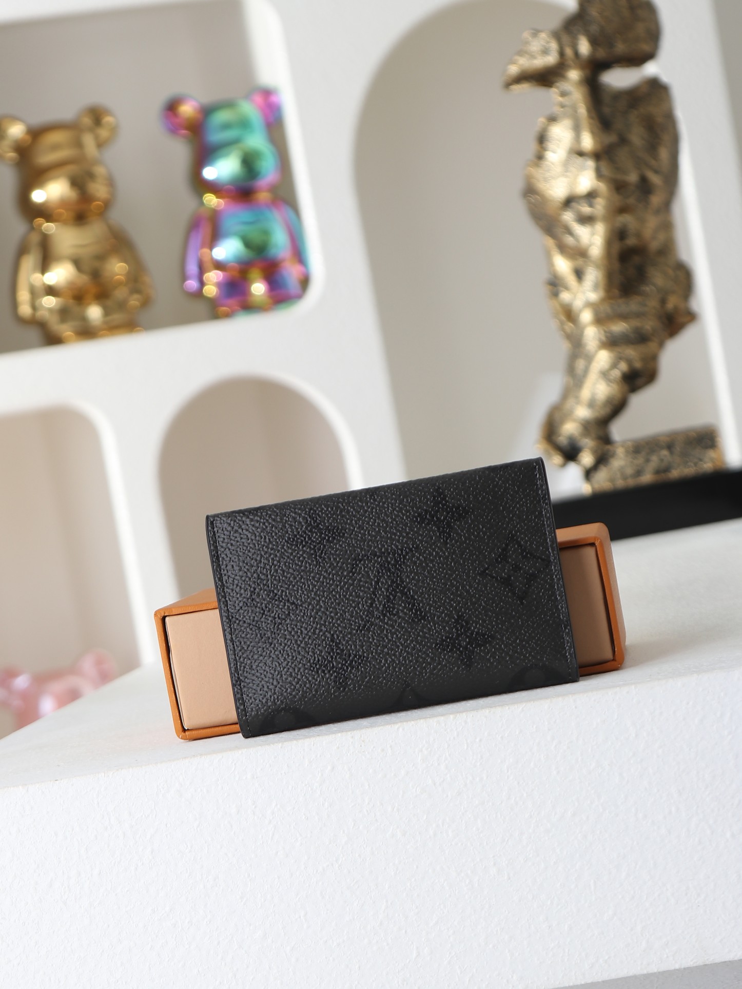 【顶级品质】 M26733 黑灰 设计精美的卡片收纳盒——“Porto Cult Slim”。使用Monogram Mi 【顶级品质】 M26733 黑灰 设计精美的卡片收纳盒——“Porto Cult Slim”。使用Monogram Mi