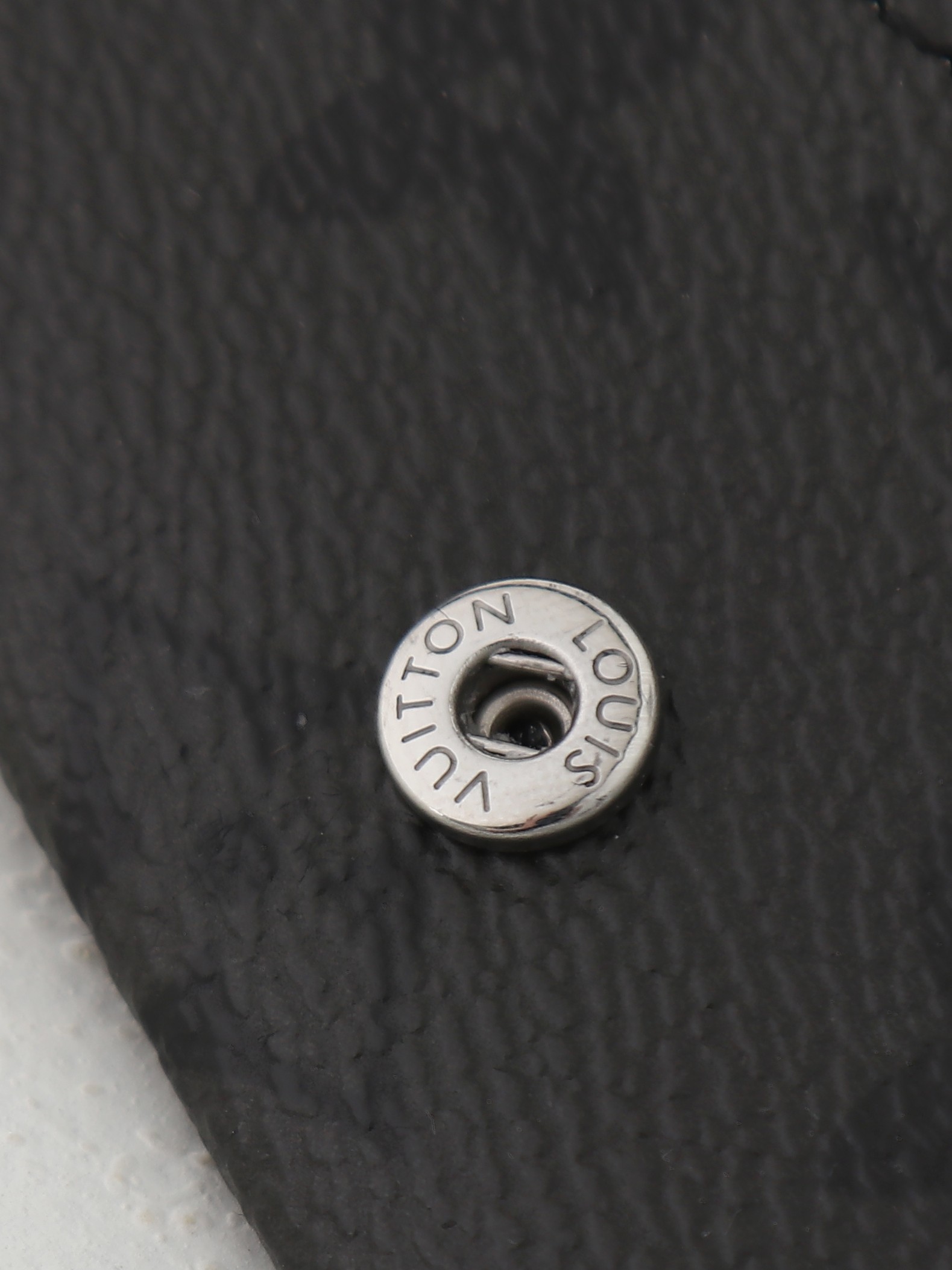 【顶级品质】 M26733 黑灰 设计精美的卡片收纳盒——“Porto Cult Slim”。使用Monogram Mi 【顶级品质】 M26733 黑灰 设计精美的卡片收纳盒——“Porto Cult Slim”。使用Monogram Mi