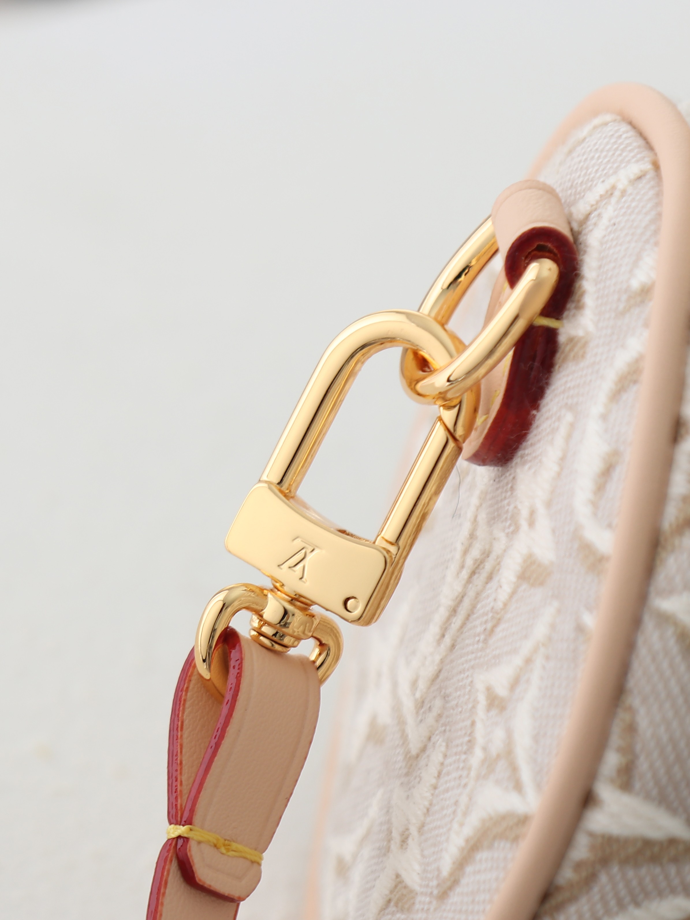 【顶级品质】 M29881 灰色 【POCHETTE PAPILLON 手袋】M29881 粉色/提花 本款 Poche 【顶级品质】 M29881 灰色 【POCHETTE PAPILLON 手袋】M29881 粉色/提花 本款 Poche